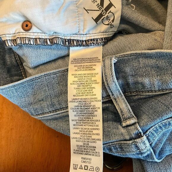 Calvin Klein Skinny Medium Wash Jeans. Size 26 - Picture 8 of 8